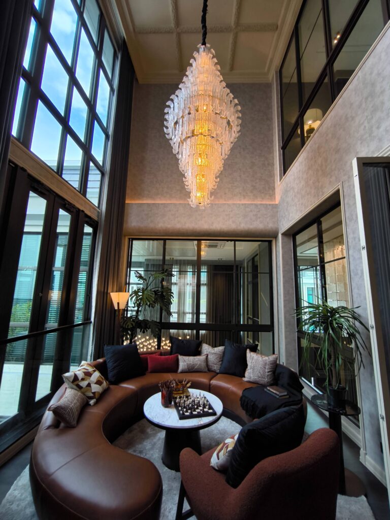 Connoisseur Phatthanakan