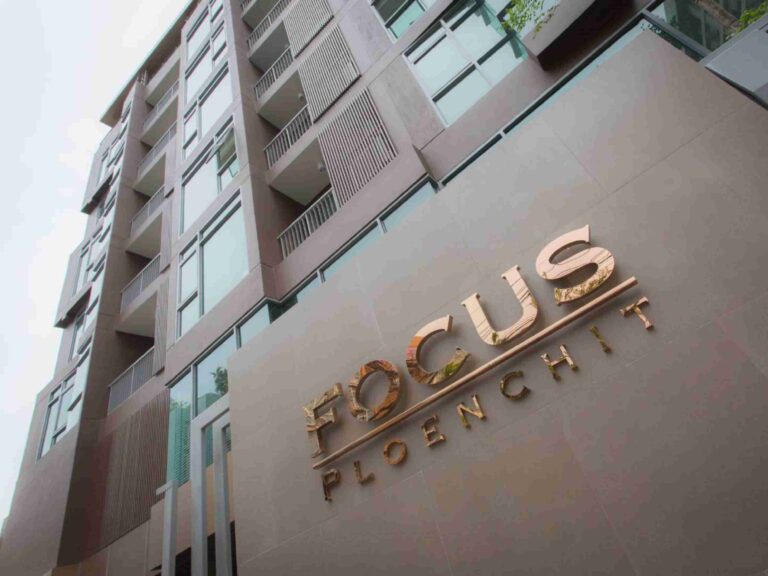 Focus Ploenchit – Fully Furnished 1-Bedroom Apartment